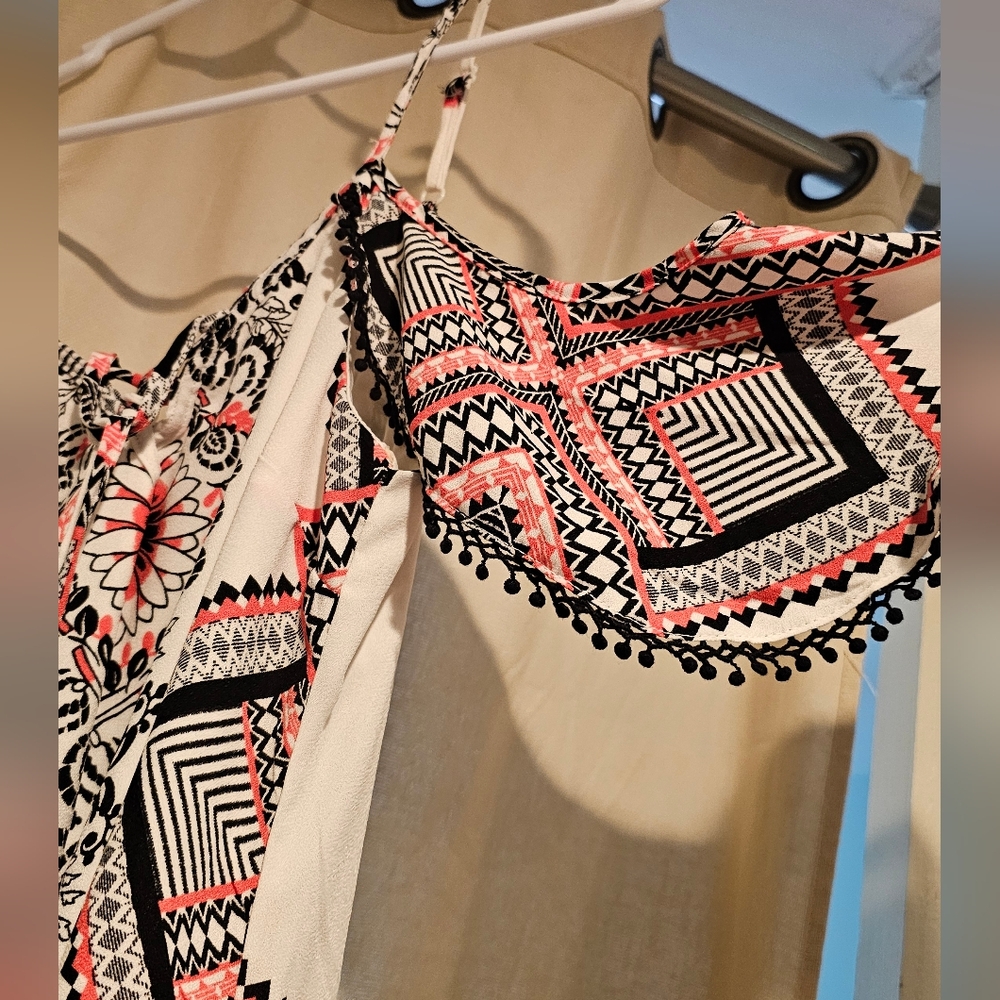 Geometric Patterned Scarf - Picture 4 of 6